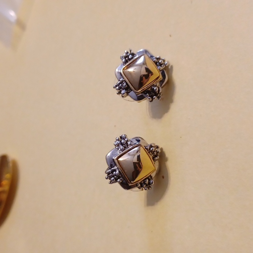 Vintage Elegant Gold and Silver Stud Earrings. 0.80" × 0.80"